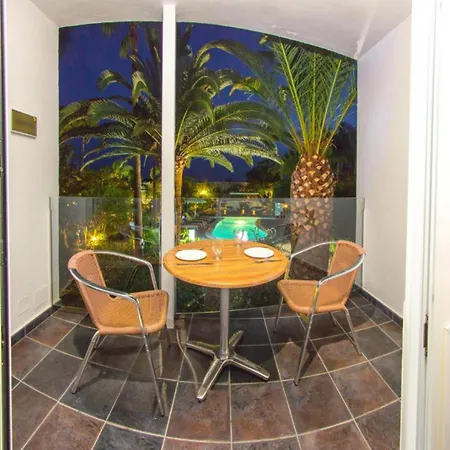 Elegante Con Piscina Y Jardin, Ideal 2 *