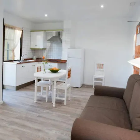 Elegante Con Piscina Y Jardin, Ideal 2