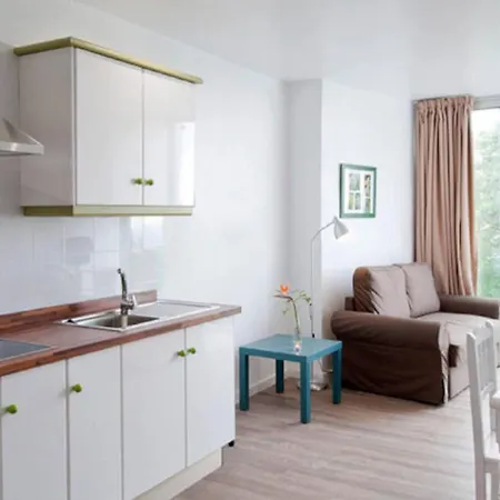 Apartamento Elegante Con Piscina Y Jardin, Ideal 2 *