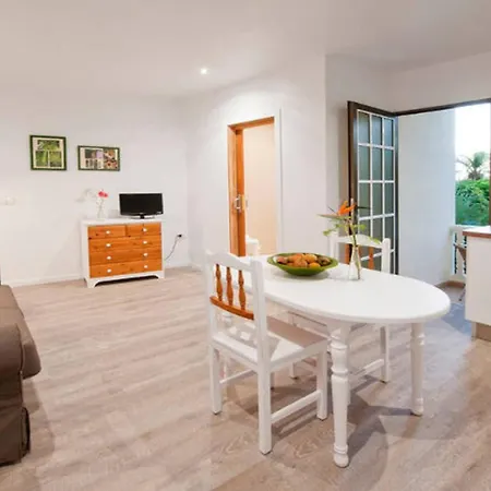 Apartment Elegante Con Piscina Y Jardin, Ideal 2 *