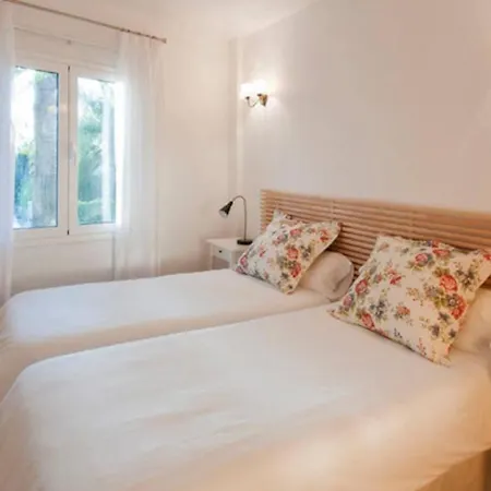 Elegante Con Piscina Y Jardin, Ideal 2